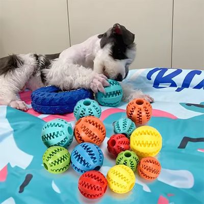 kaufen Hundehund Gummi-Treats Verteilen Ball Verstecken Essen Puzzle Bissen Interaktives Haustier Ball Kauen Online-Herstellung