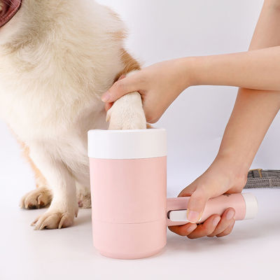 Pinker Hund Fußspüler Silikon Puppy Paw Reiniger automatischer Hund Paw Reiniger